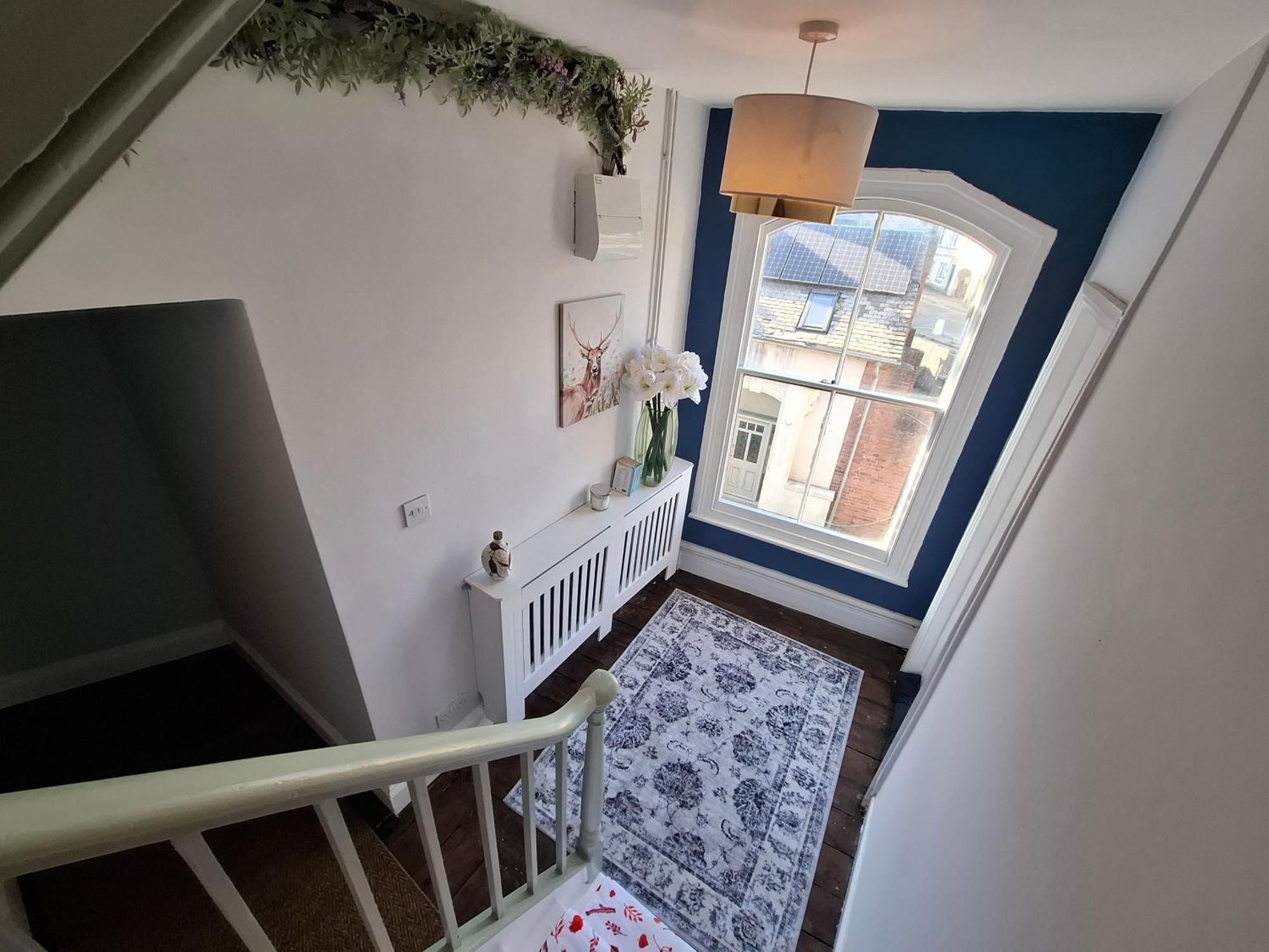 Quirky 1 Bed Maisonette Appartement *